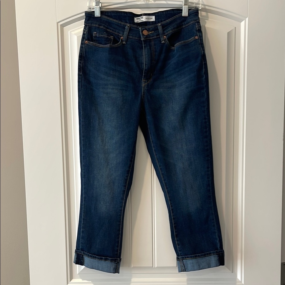 Signature Gold Levi’s‎ mid rise Capri 4 waist 27 NEW